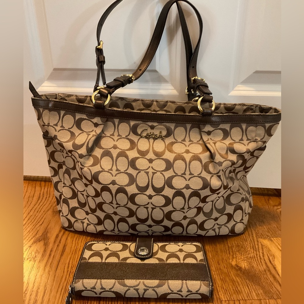 Coach purse classic coach monogramming - with matching wallet